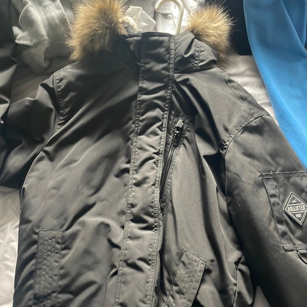 Hollister fur coat never worn size large